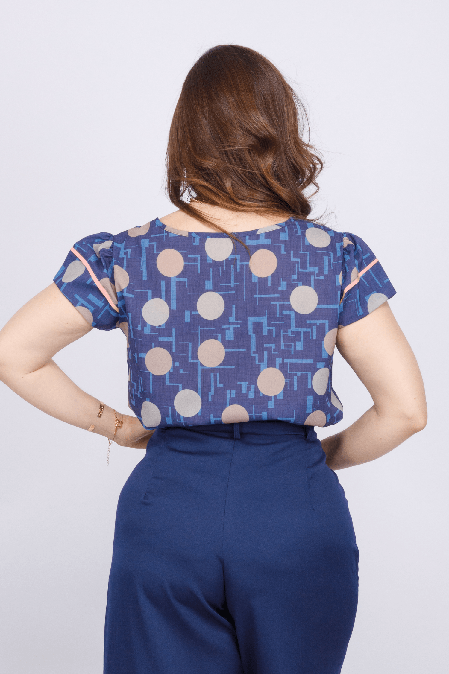 Blusa Manga Curta Abertura Colo Isabela Estampada Poá Azul